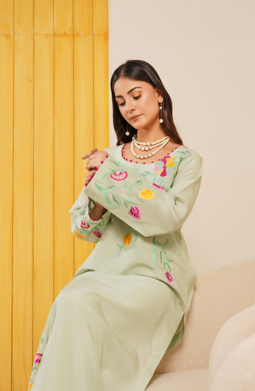 Spring Bloom Embroidered Set