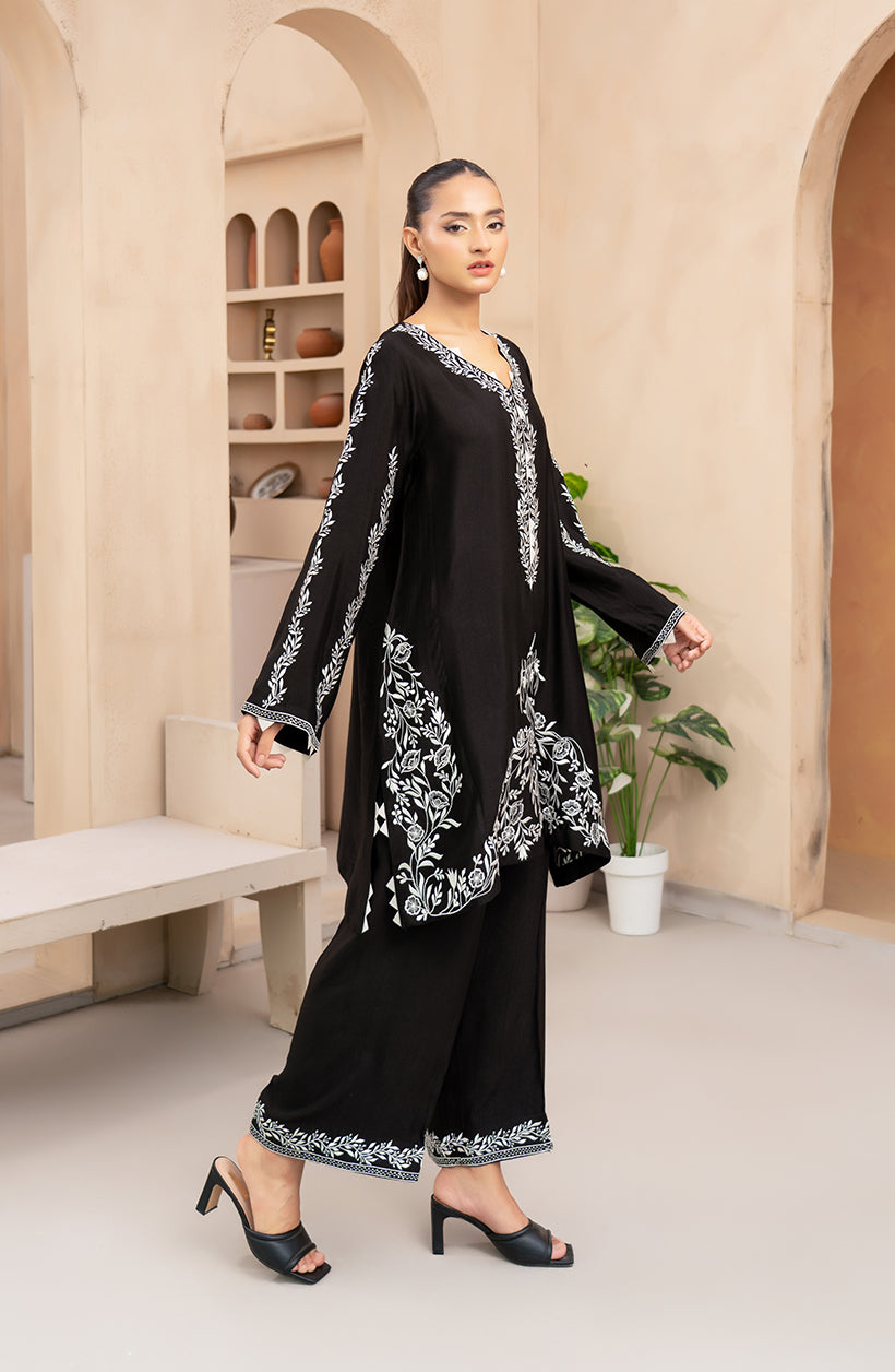 Nura Embroidered Set