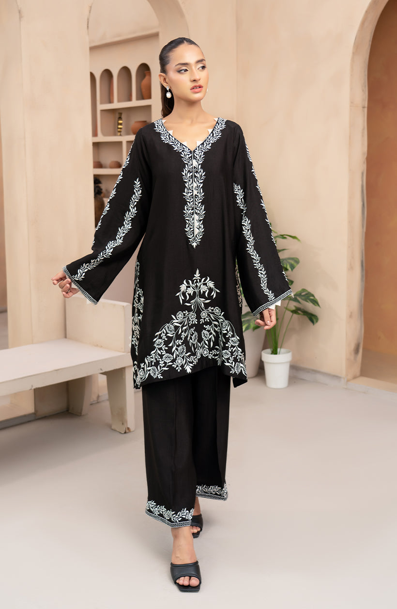 Nura Embroidered Set