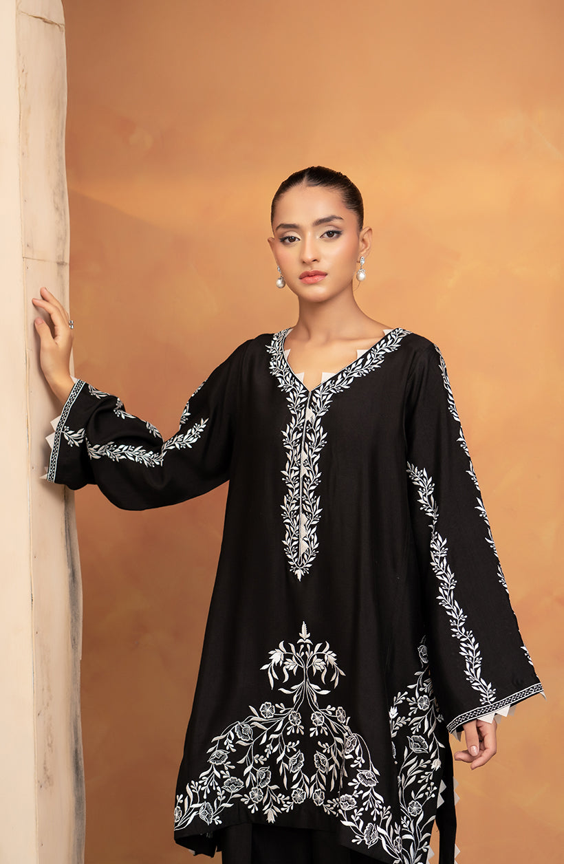 Nura Embroidered Set
