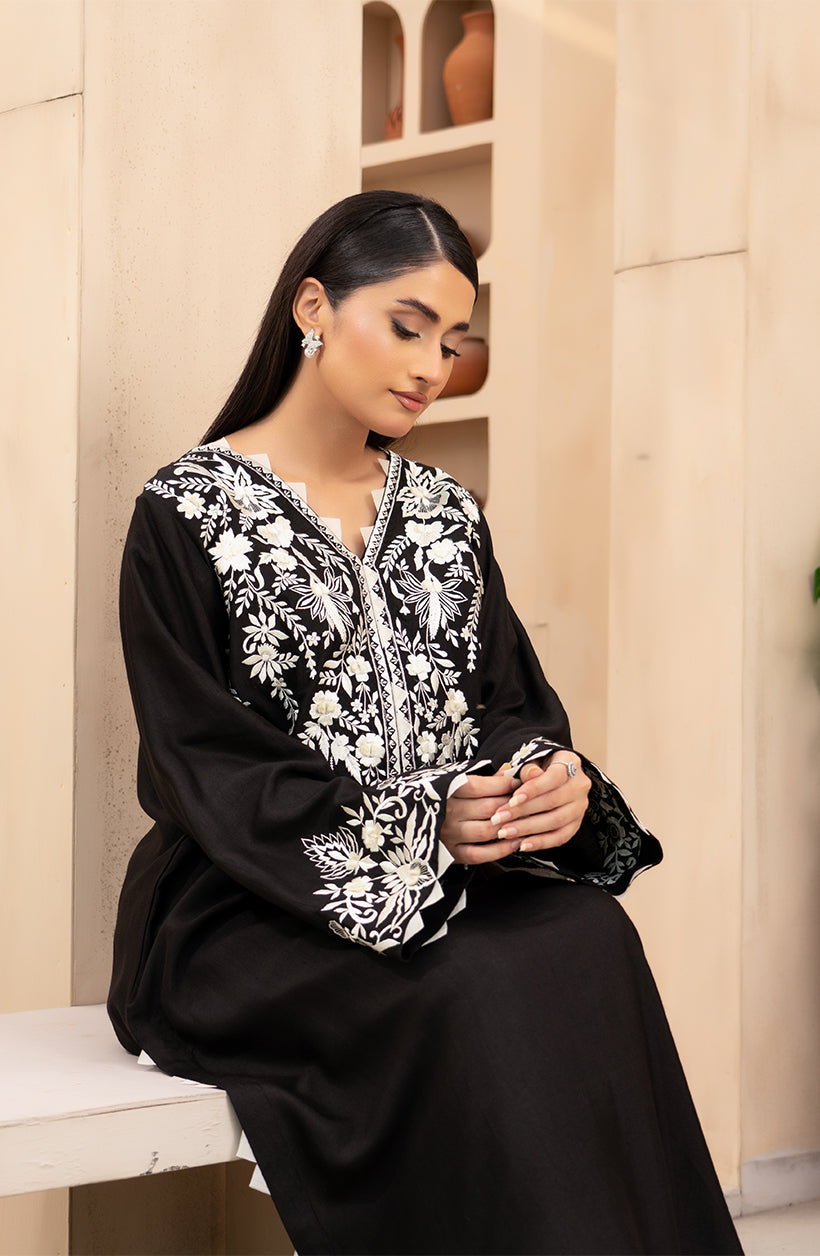 Onyx Emboirdered Set